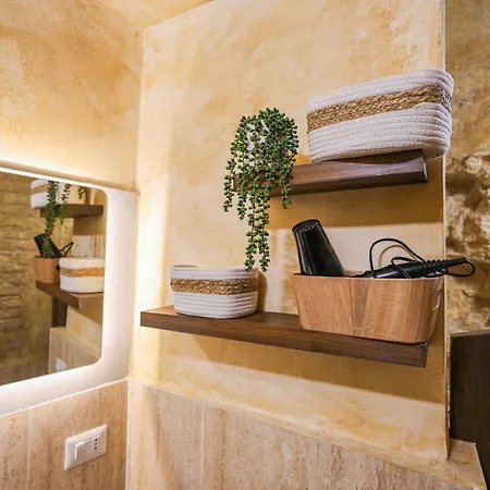 Charming Private Underground Retreat Self Check-in B