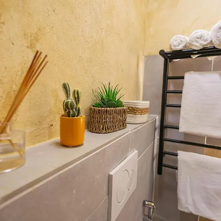 Charming Private Underground Retreat Self Check-in B