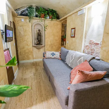 Charming Private Underground Retreat Self Check-in B Rome